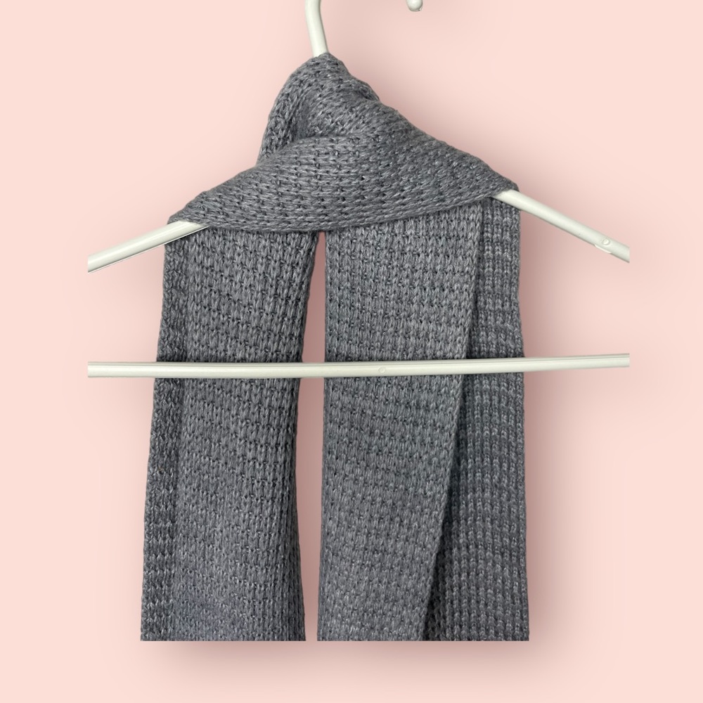 Calvin Klein Knit Scarf - Picture 5 of 9